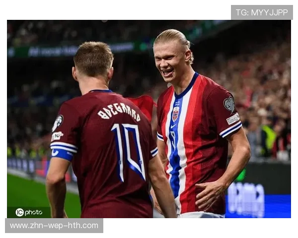 哈兰德背身做球串联进攻